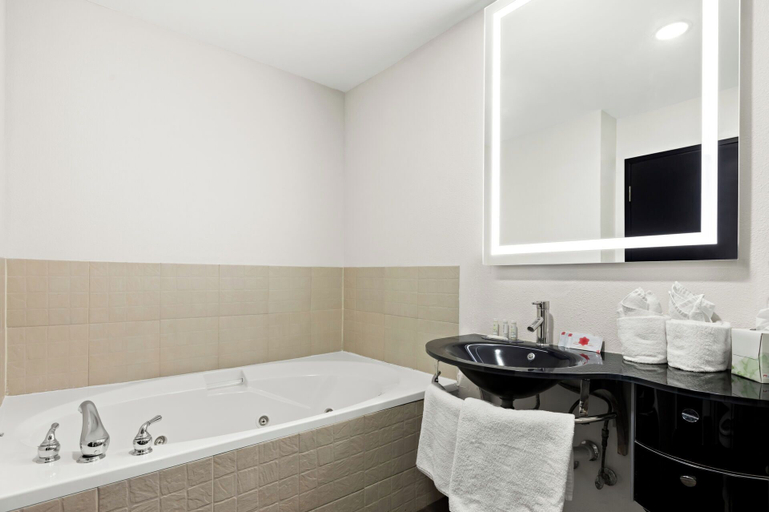 Bathroom 5, Sonesta Essential Savannah, Chatham