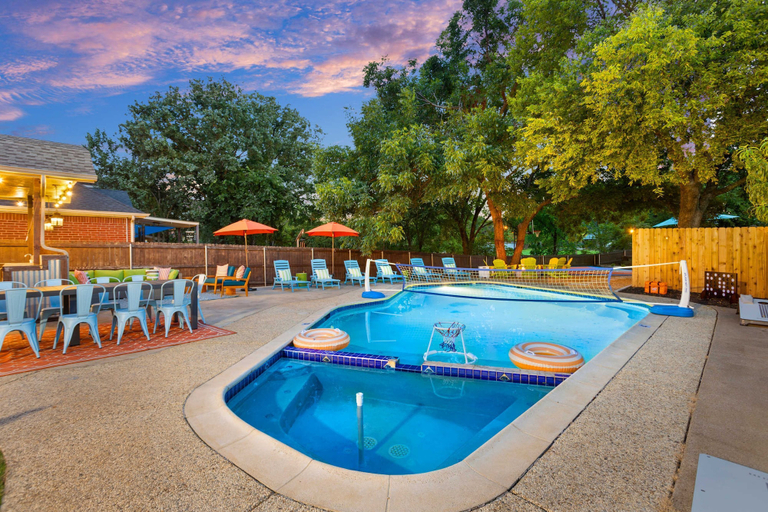 Room 2, The Painted Paddle Pool Hottub Pickleball Court, Denton