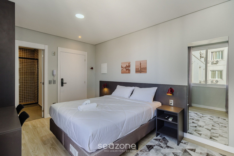 Room, Apt in Historic Ctr in Bldg w/ Pool Tco1005, Porto Alegre