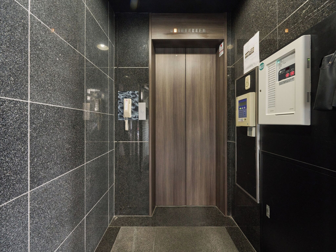 Elevator, Retrospect Stay Kannai 7, Yokohama