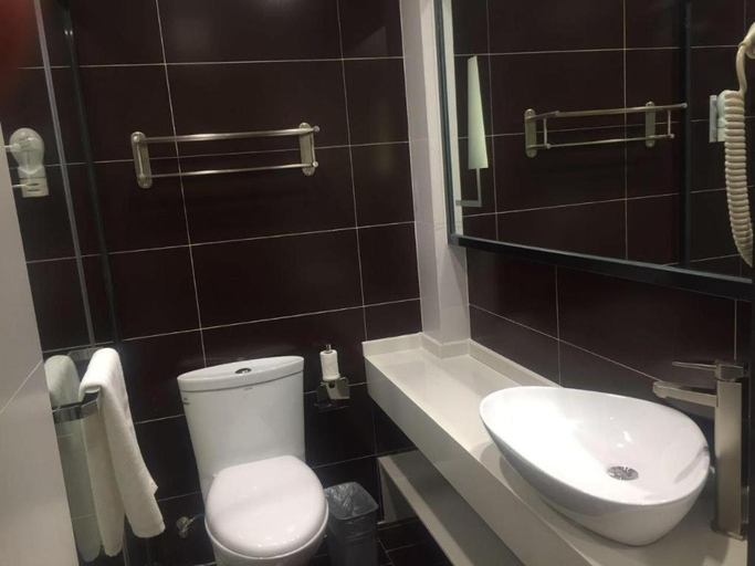 Bathroom 4, 7 Days Premium·Chengde Fengning Xinfeng Road, Chengde