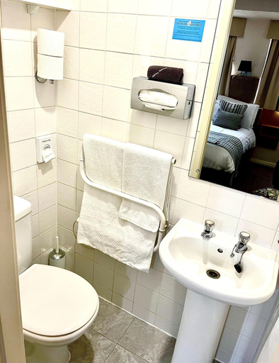Bathroom 4, Clifton Court Hotel, Lancashire