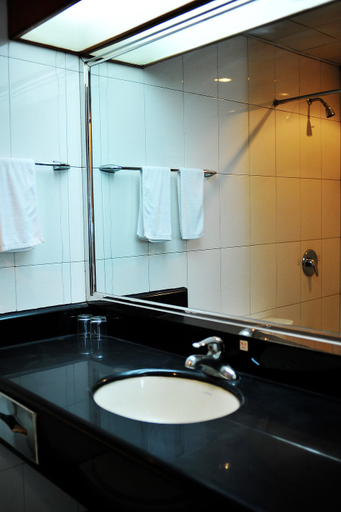 Bathroom 3, HanTing Hotel (Hangzhou South Railway Station), Hangzhou