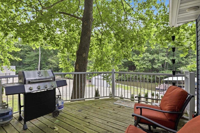 Terrace/patio 4, Osage Highlands Hideaway w/ Dock, Kayaks & Cove, Camden
