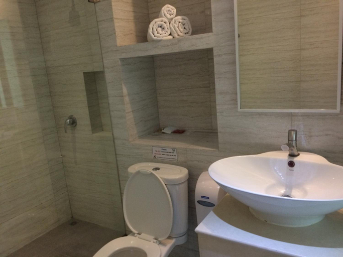 Bathroom 4, Bourbon St Boutique Hotel, Wattana