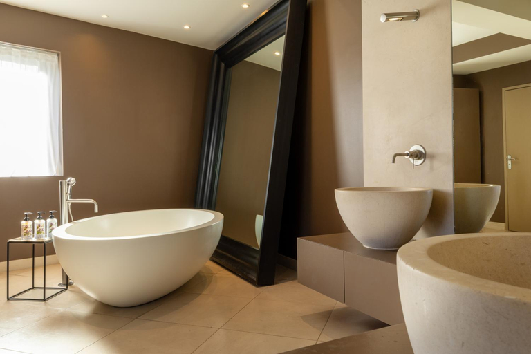 Bathroom 5, Margaret Hotel Chouleur, Gard