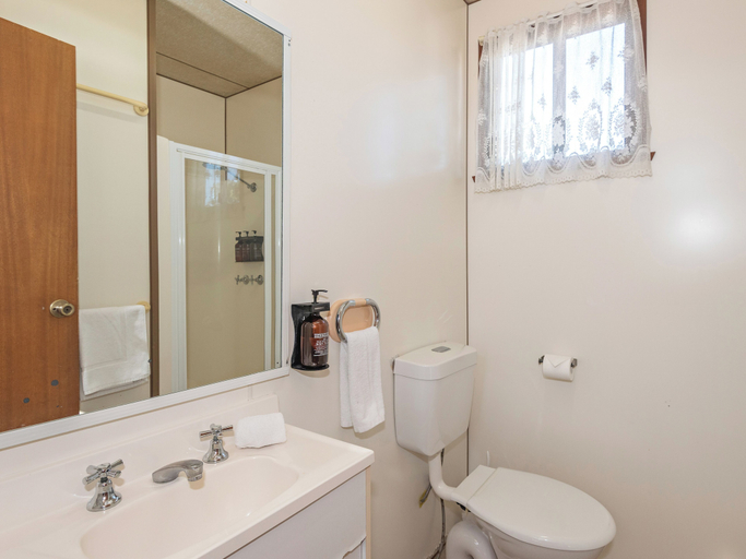 Bathroom 4, Moruya Holiday Park, Eurobodalla