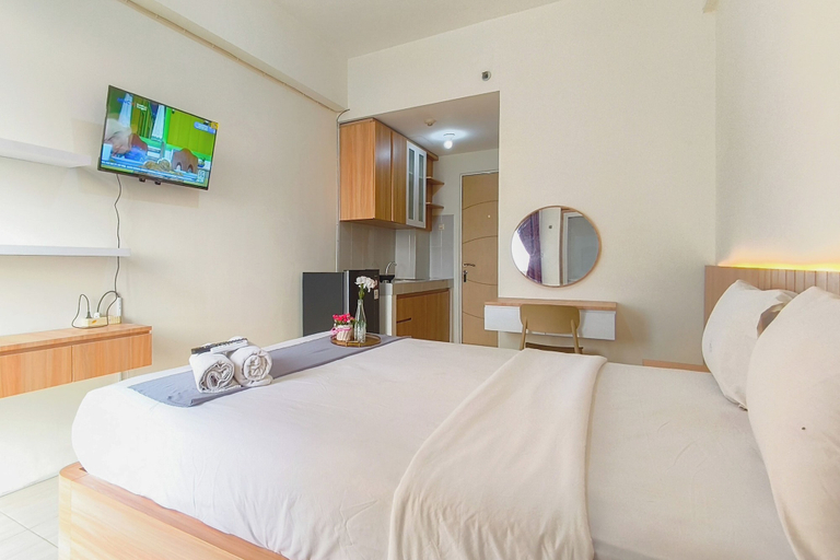 Room 5, Minimalist And Simple Studio At Bale Hinggil Apartment, Surabaya