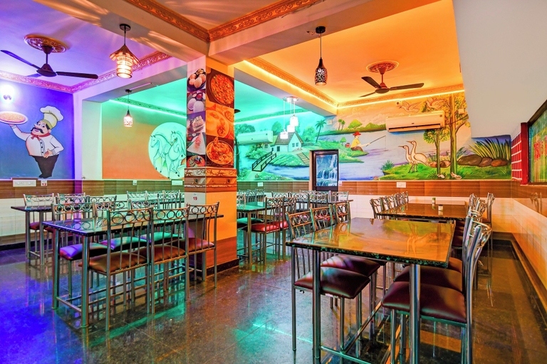 Food & Drinks, Super Collection O Prayagraj Bus Stop, Kaushambi