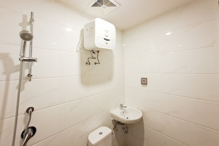 Interior 5, Cozy Well Located Studio Room At Apartment Sky House Bsd, Tangerang Selatan