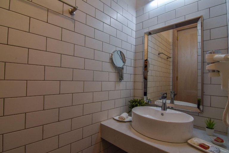 Bathroom 4, The Lynden Grove Hotel, Nuwara Eliya