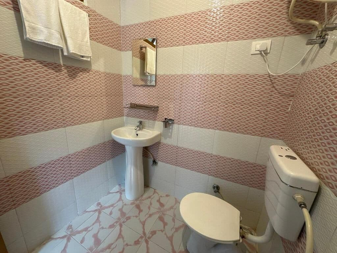 Bathroom 4, OmiHomeStay, Kangra