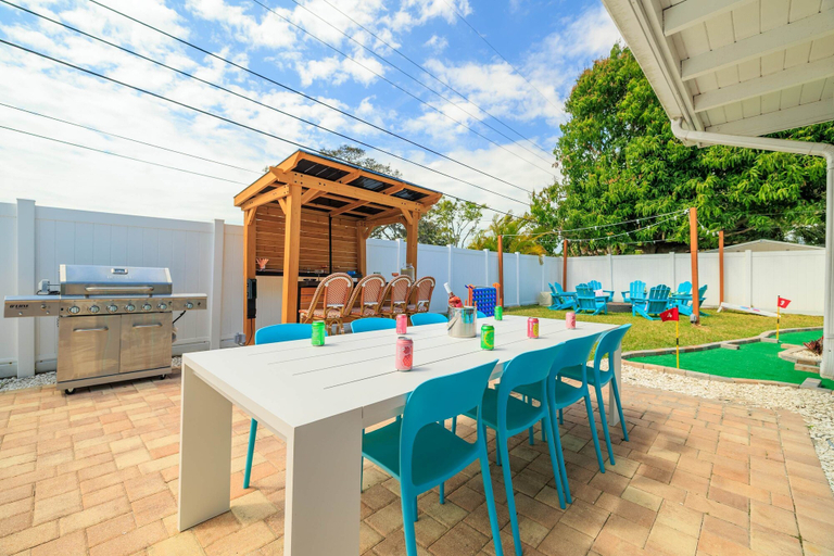 Room 5, Playcation Putt Putt Pool Tiki Bar Game Room, Pinellas