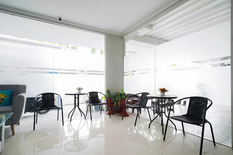 Public Area 3, Urbanview Hotel Bari Syariah Palembang By RedDoorz, Palembang