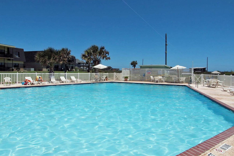 Room 3, Island Oasis- Beach Access Pools Volleyball, Nueces