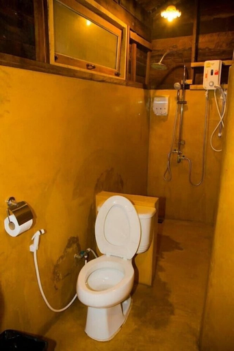 Bathroom 3, Amphawa Club, Amphawa