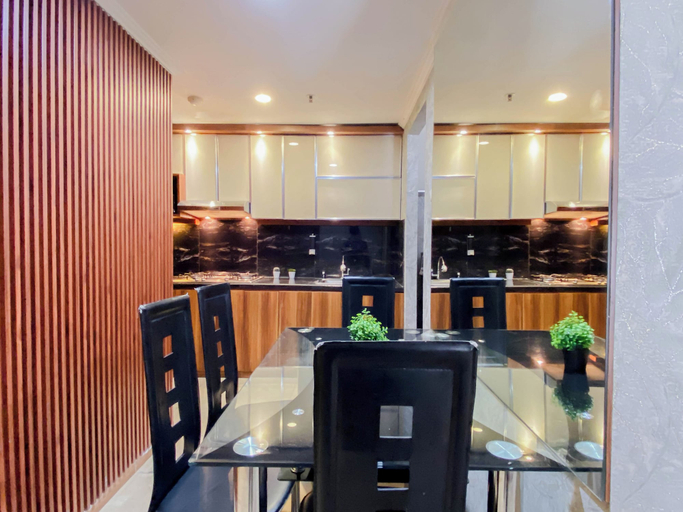 Dining room 5, Classic And Strategic 3Br At Apartment Grand Palace Kemayoran, Jakarta Pusat