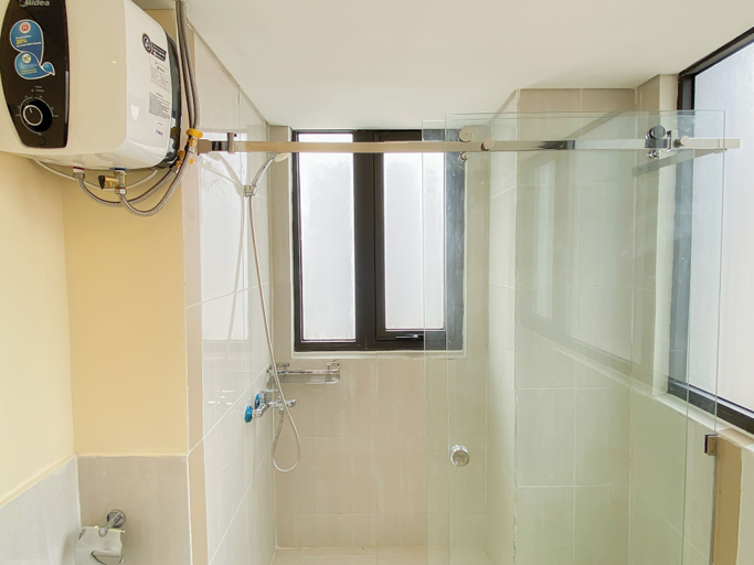 Bathroom 3, Cozy And Trendy 3Br At Meikarta District 1 Apartment, Cikarang