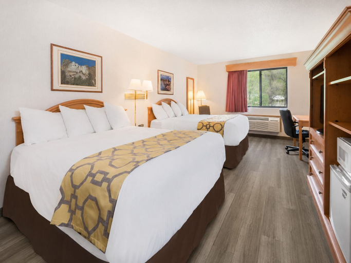 Bedroom 4, Baymont by Wyndham Hot Springs, Fall River
