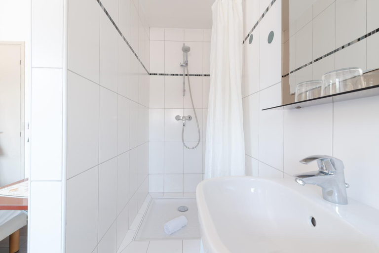 Bathroom 2, Hotel Bistrot FINE, Pyrénées-Atlantiques