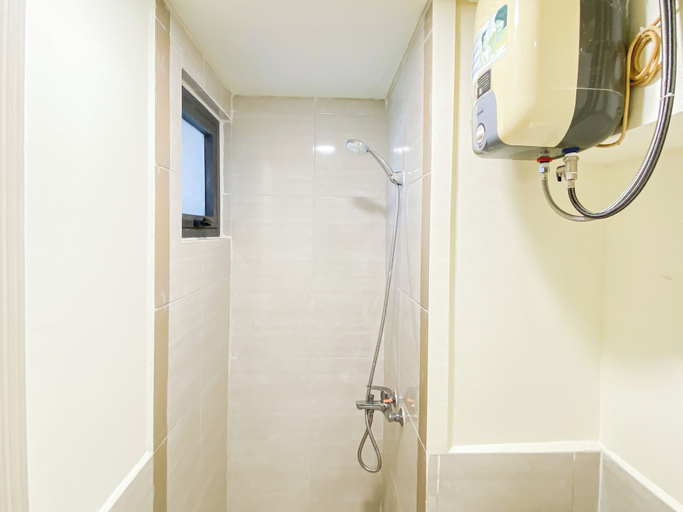 Bathroom 3, Convenient 2Br At Apartment Meikarta District 1, Cikarang