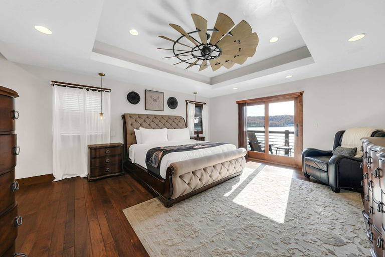 Room 4, Sunrise Beach Private Dock Pool, Camden