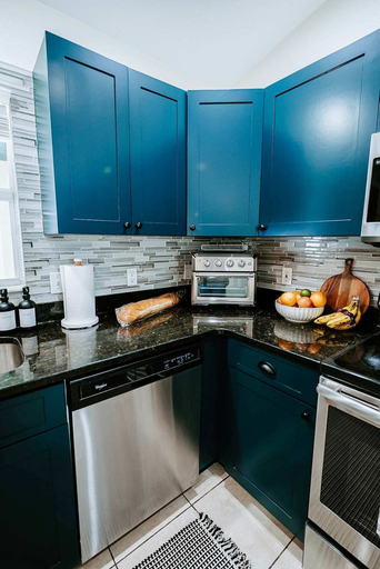 Room 3, Sleeps 10 Outdoor Oasis Heated Pool Grill, Manatee