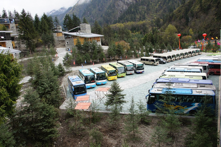 Public Area, Namu Lake Resort, Ngawa Tibetan and Qiang