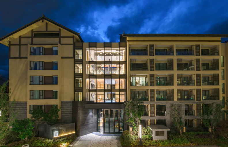 Exterior & Views