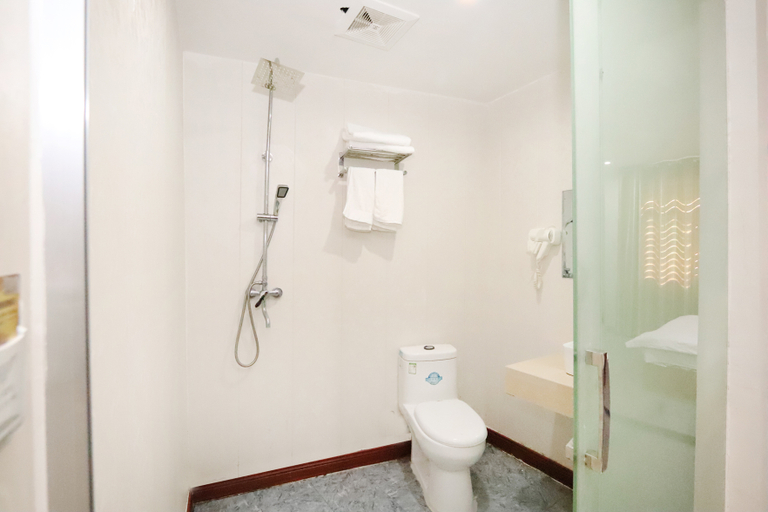 Bathroom 3, Junxiang Express Hotel, Guiyang