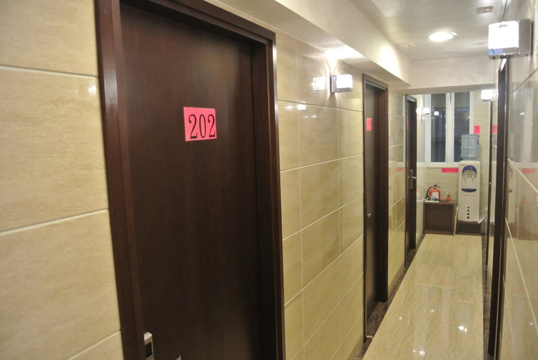 Others 3, The Golden Hotel, Kowloon