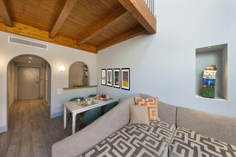 Others 5, Casa La Maisonette, Napoli