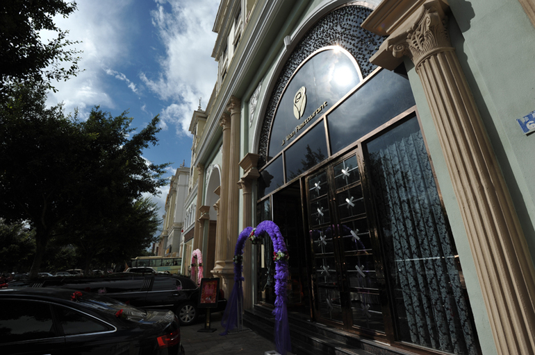 Exterior & Views