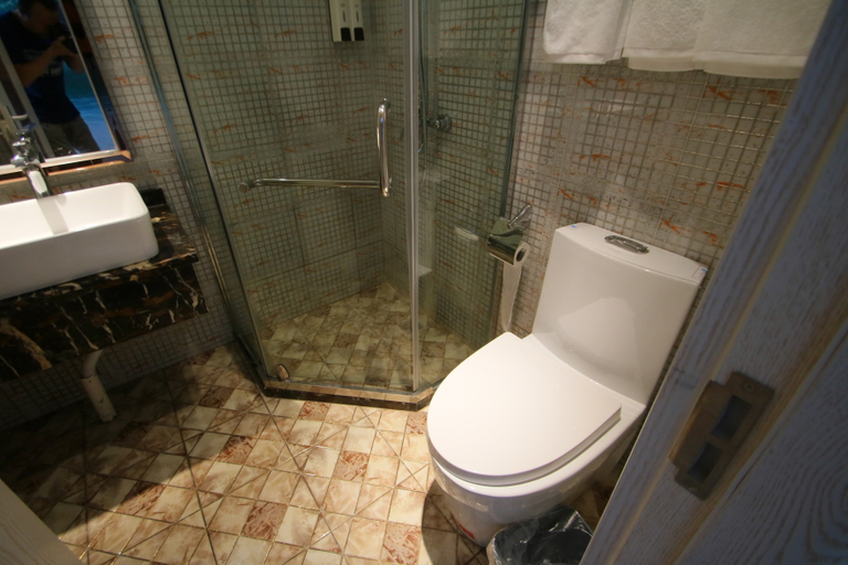 Bathroom 2, Jitai Zhenxuan Hotel (Shanghai Train Station North Square), Shanghai