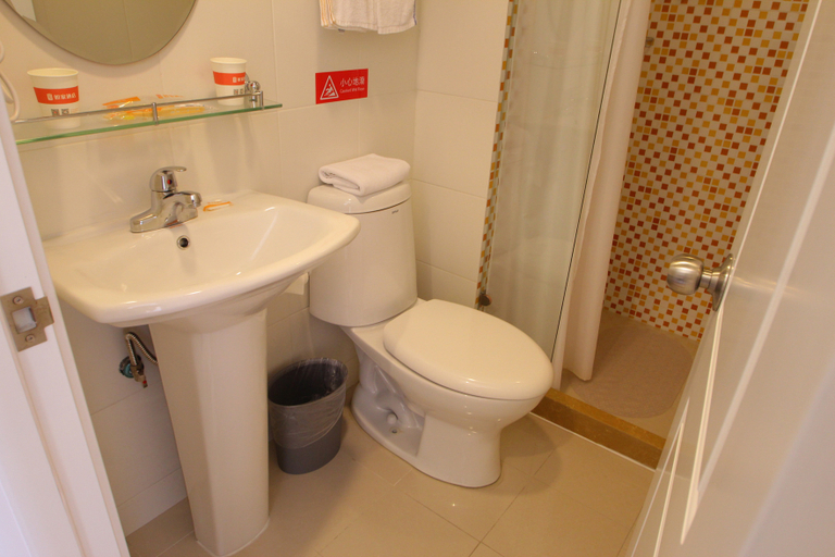 Bathroom 3, EasyGo Motel (Shanghai Dahua Hucheng Branch), Shanghai