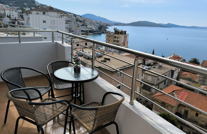 Outdoor dining 5, Albania Dream Holidays Apartment, Sarandës