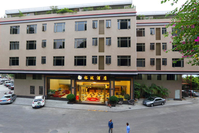 Exterior & Views