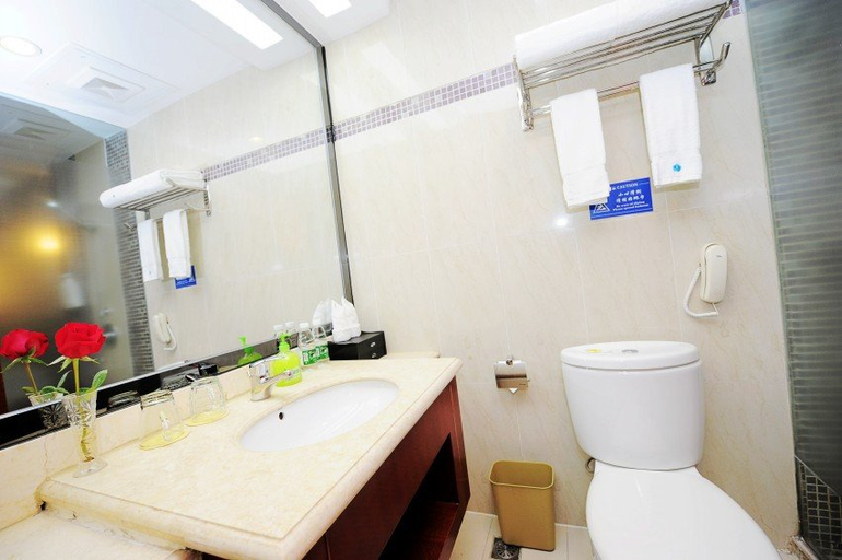 Bathroom, Universal House Nanchong Rezen Hotel, Nanchong