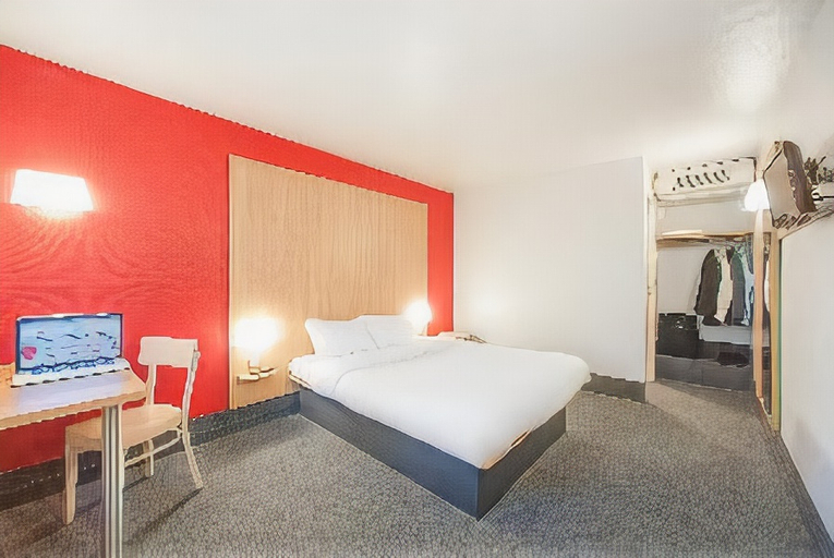 Bedroom 3, B&B HOTEL LOUVECIENNES, Yvelines