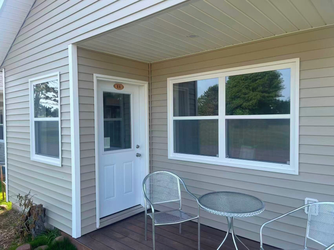 Terrace/patio, Summerside Motel & Cottages, Prince