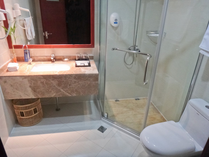 Bathroom 2, Oriental Hotel, Jiaxing