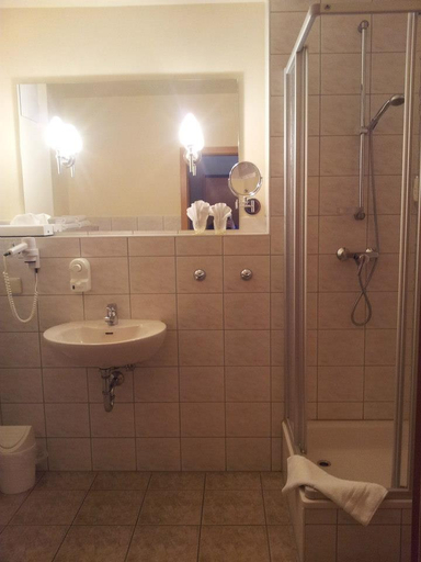 Bathroom, Hotel Haus am See, Görlitz