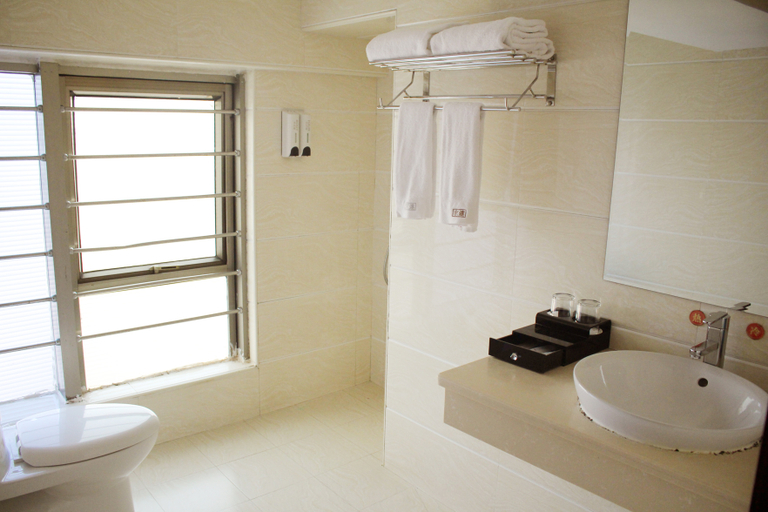 Bathroom, Jingda Hotel (Shenzhen Huangbeiling Subway Station), Shenzhen