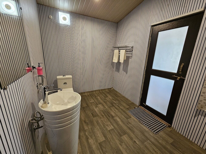 Bathroom, Jawai Jewels Safari Camps, Pali