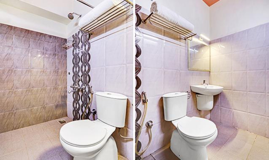Bathroom 4, 패브호텔 더 브라운 트리, Chennai