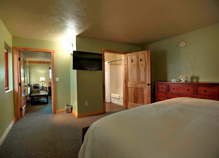 Bedroom 2, Roam Inn, Alger