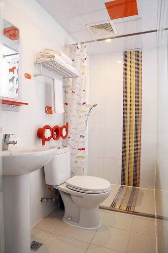 Bathroom 2, super 8(Bird's nest store in Beijing Asian Games Village), Beijing