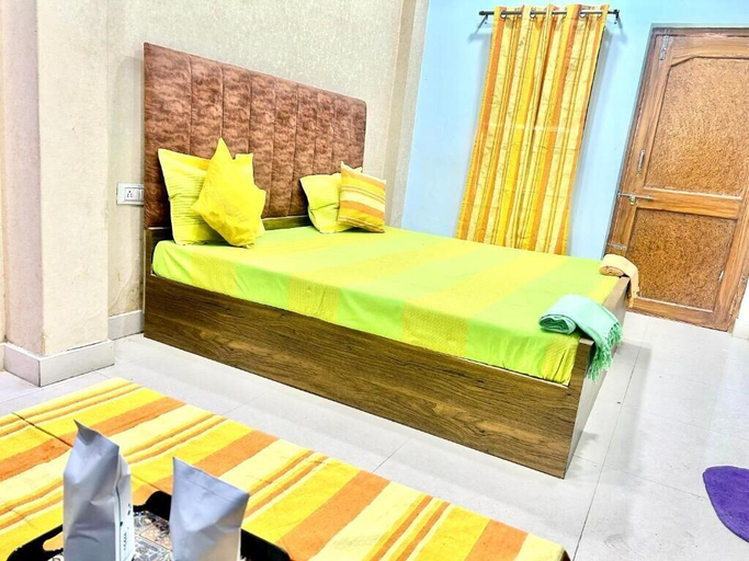 Room 2, THE GIRDHARI VARANASI, Varanasi