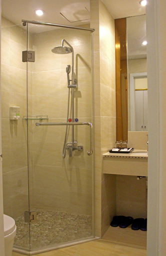 Bathroom, Dongsheng Hotel(Puning International Commodity City · High-speed Rail Station Branch), Jieyang