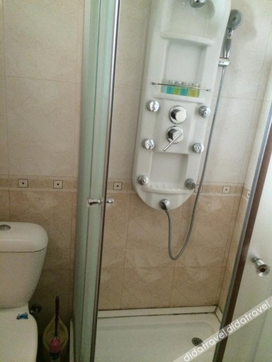 Bathroom 4, Nairi Hotel